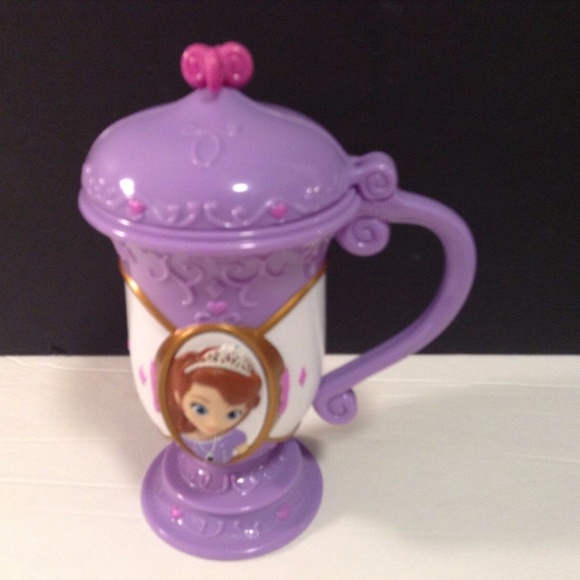 Disney On Ice Purple Plastic Flip Top Cup Sophia - Picture 1 of 6